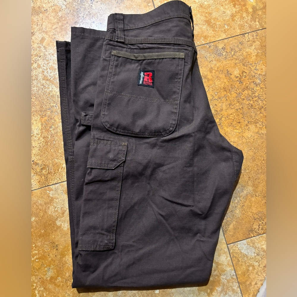 Wrangler RIGGS Workwear Brown pants Size 32x34 Excellent condition